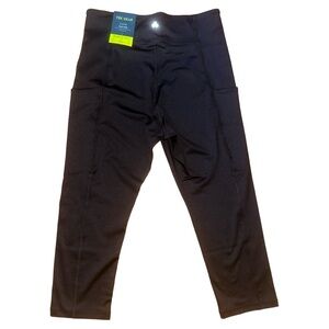 High rise capri yoga leggings black